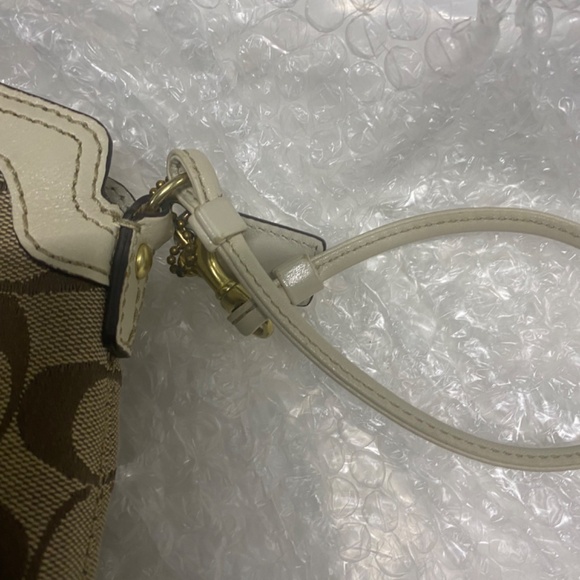 Coach hand clutch - Picture 6 of 8